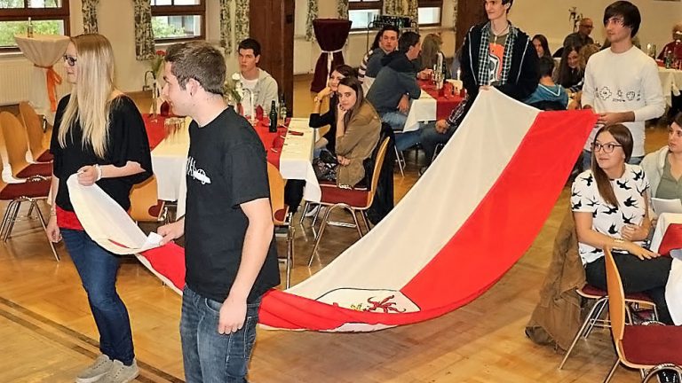 Jungbürgerfeier mit dem Gelöbnis zur Treue „dem Vaterland Österreich und dem Heimatland Tirol“, Foto: Knut Kuckel