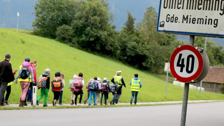 Der "Pedibus - ist im übertragenen Sinne ein »Autobus auf Füßen«. - Foto: Knut Kuckel