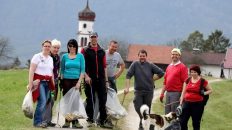 Nach rund drei Stunden war unsere Gemeinde vom wild abgelagerten Müll befreit. Foto: Knut Kuckel