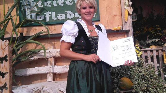 Schule am Bauernhof mit Carolin Grabner vom Steirerhof, Foto: Mieminger Dorfzeitung