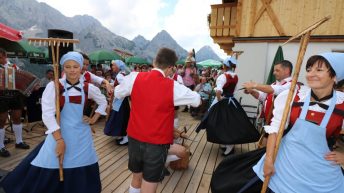 Dorffest" auf der Mieminger Alm im Gaistal, Foto: Knut Kuckel