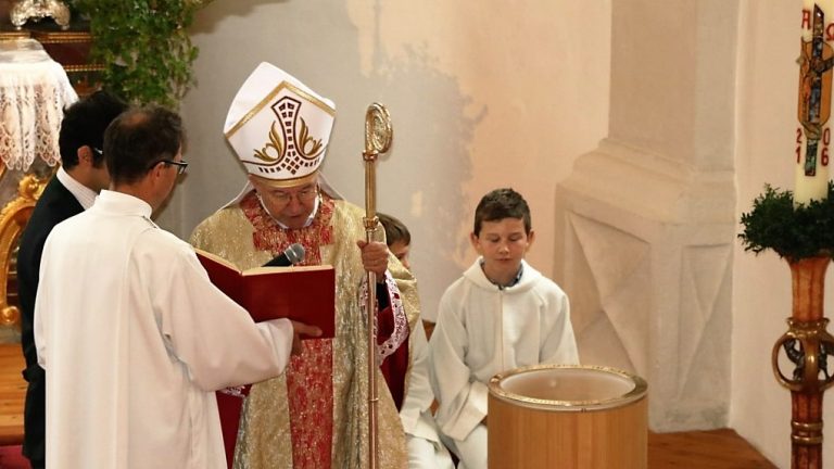 Altarweihe imit Alt-Erzbischof Alois Kothgasser, Foto: Knut Kuckel