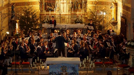 Weihnachtskonzert der Musikkapelle Mieming, Kapellmeister Sebastian Kluckner, Foto: Andreas Fischer