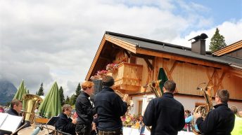 Zum Fest auf der Hochfeldern Alm spielten die Mieminger Musikanten, Foto: Knut Kuckel