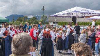 Viel Applaus für die Jugendgruppen vom Trachtenverein Edelweiß Mieming. Foto: Elias Kapeller