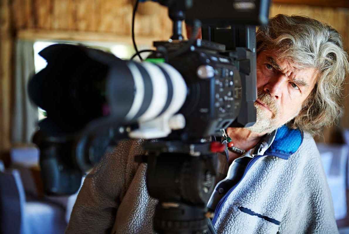 Reinhold Messner während der Dreharbeiten zu „Still alive?“ (Foto: ServusTV / Ferrigato)
