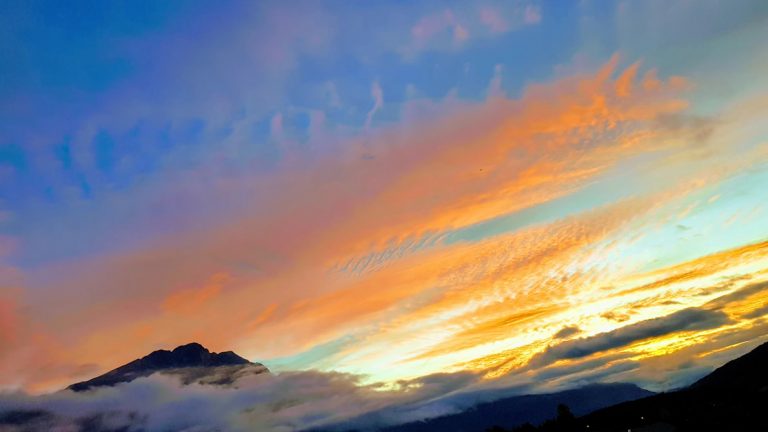 Sonnenaufgang in Mieming mit Blick auf die Hohe Munde. Foto: Knut Kuckel