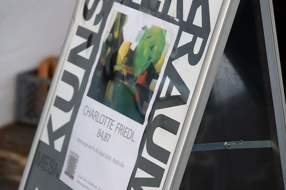 Charlotte Friedl "84,87" - Ausstellung im Kunst-Werk-Raum/Mesnerhaus. Foto: Knut Kuckel