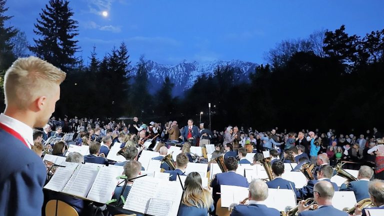 Vollmondkulisse beim "Traum eines österreichischen Reservisten" in Mieming. Foto: Knut Kuckel / #tirolbayern